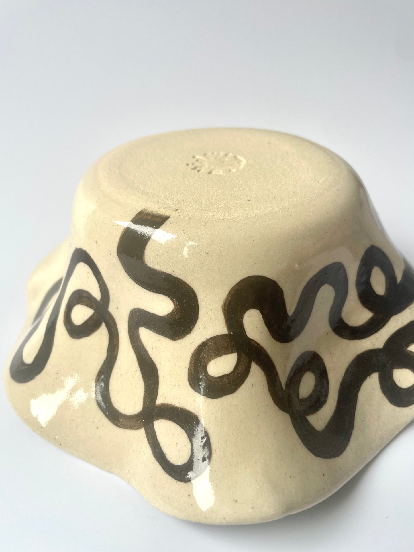Black Squiggle Wavy Bowl | Medium