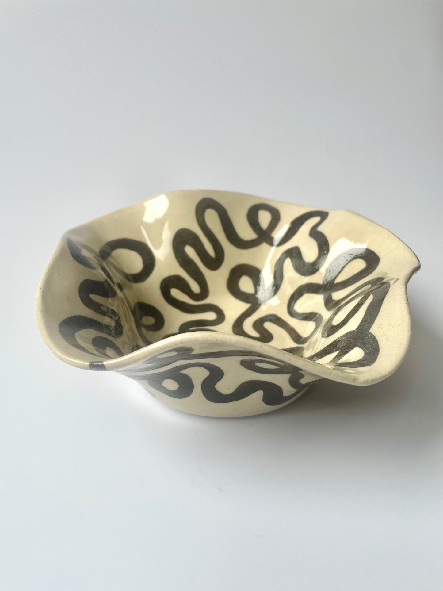 Black Squiggle Wavy Bowl | Medium