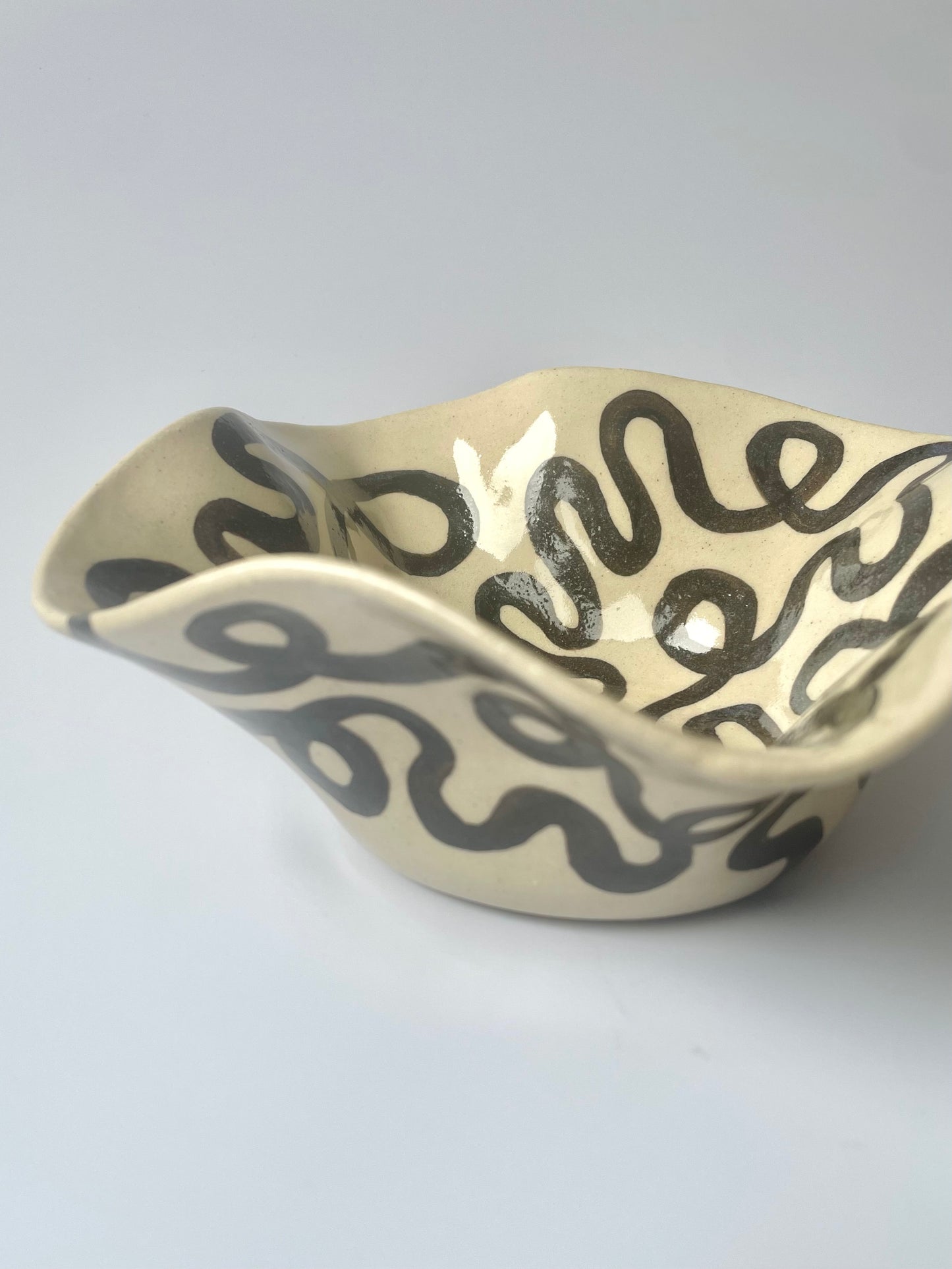 Black Squiggle Wavy Bowl | Medium